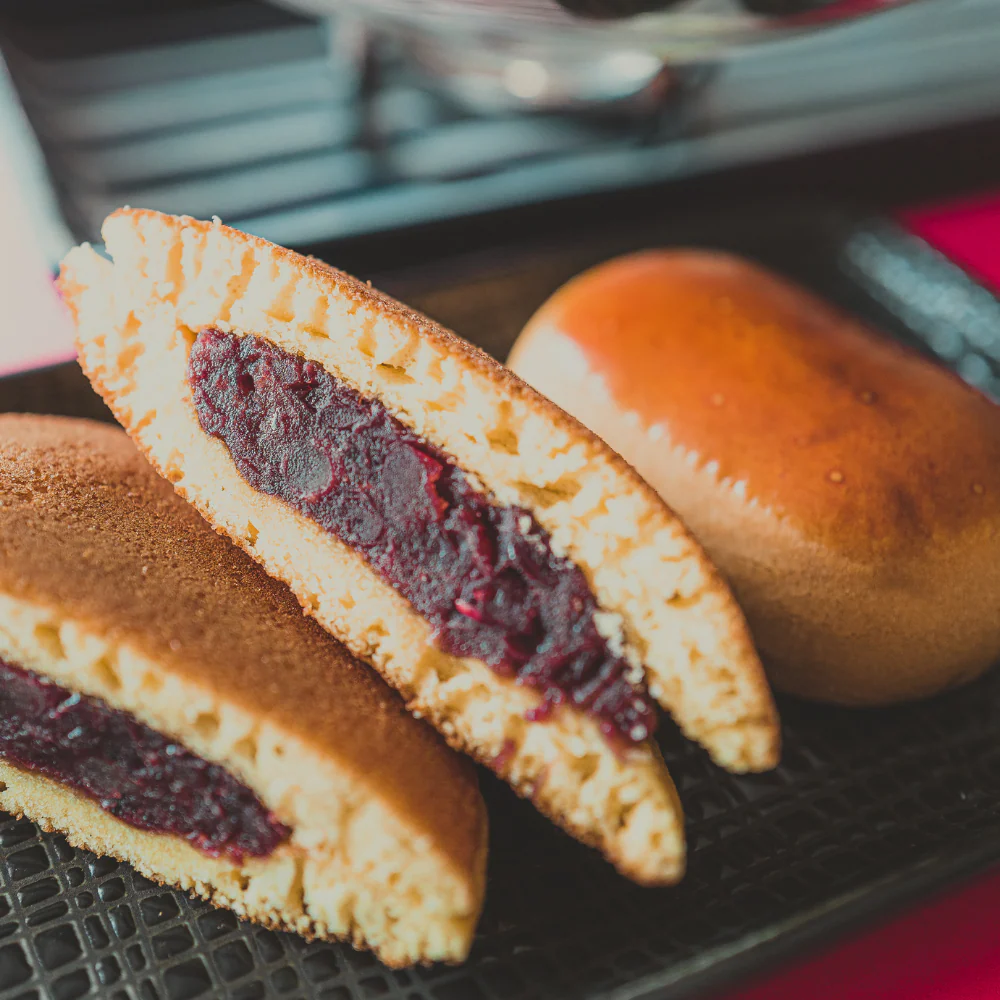 Shirakiku Dorayaki Baked Red Bean Cake 5 PCS 9.7 Oz (275 g) - 1 Pack - Image 4